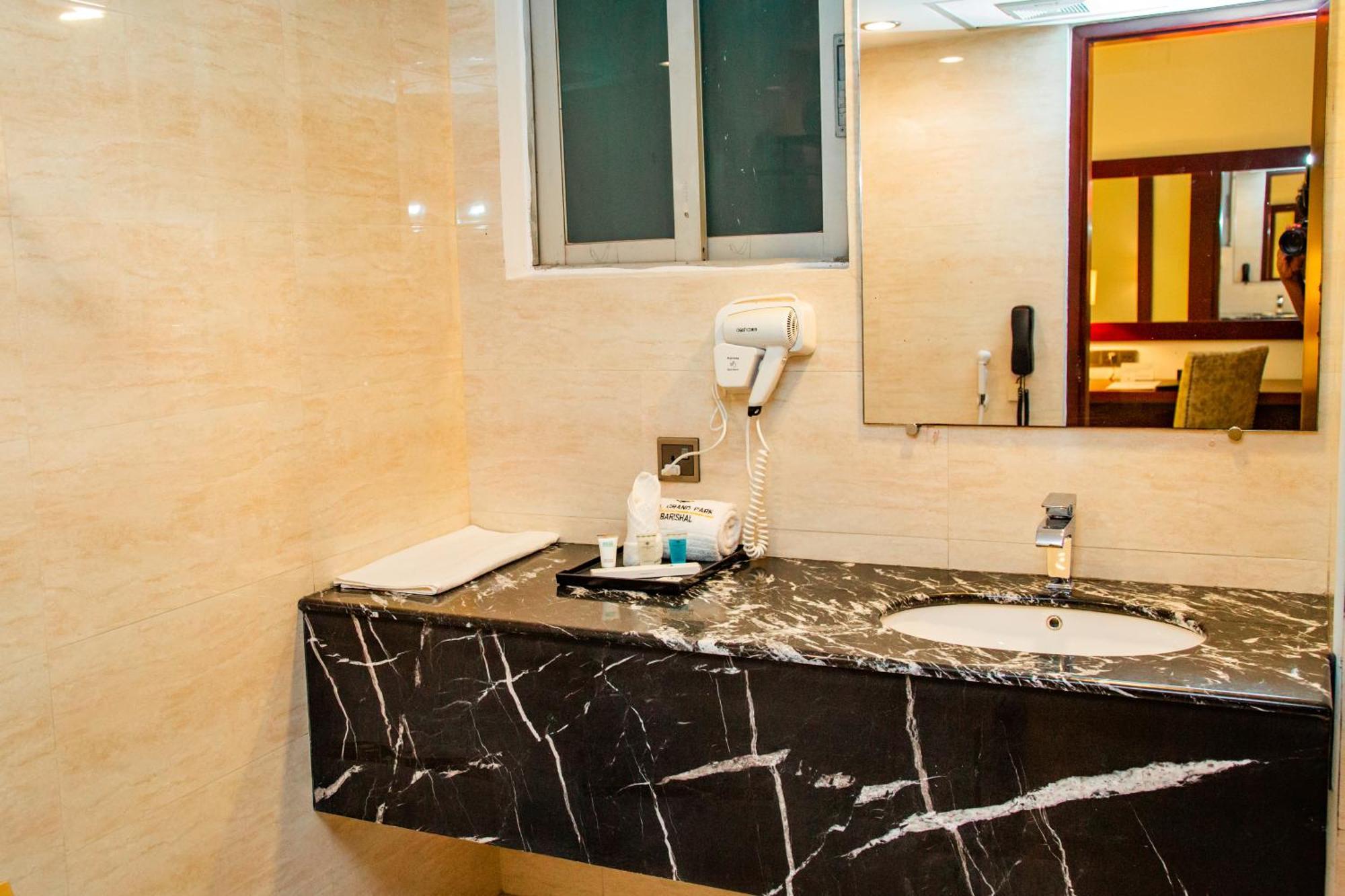 Hotel Grand Park Barishal Kültér fotó